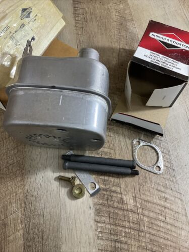 Briggs & Stratton Muffler 491626 With Hardware NOS Genuine (6922726146231)